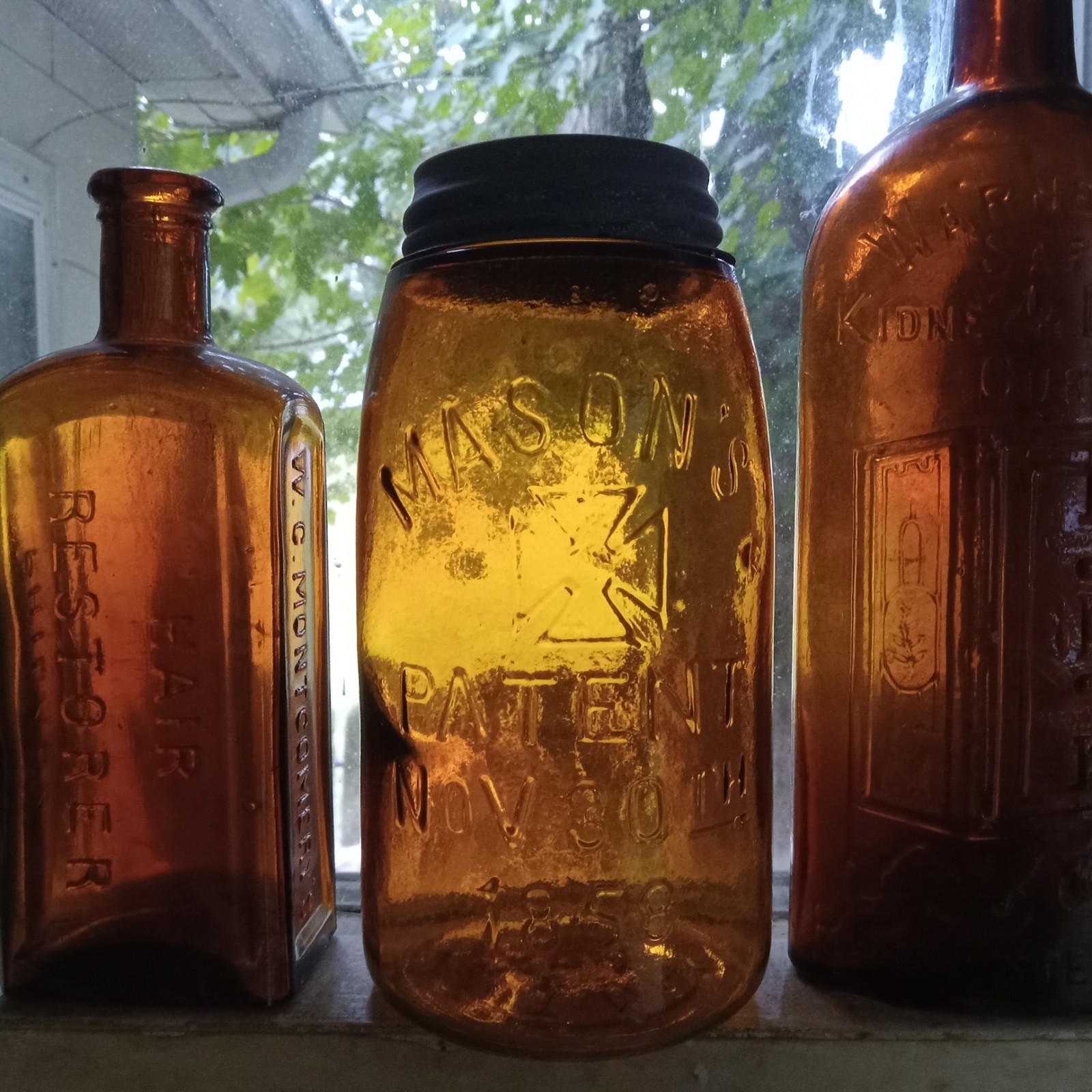 PRETTY GOLDEN AMBER MASON'S HERO CROSS PATENT 1858 QUART FRUIT JAR &ORIGINAL LID