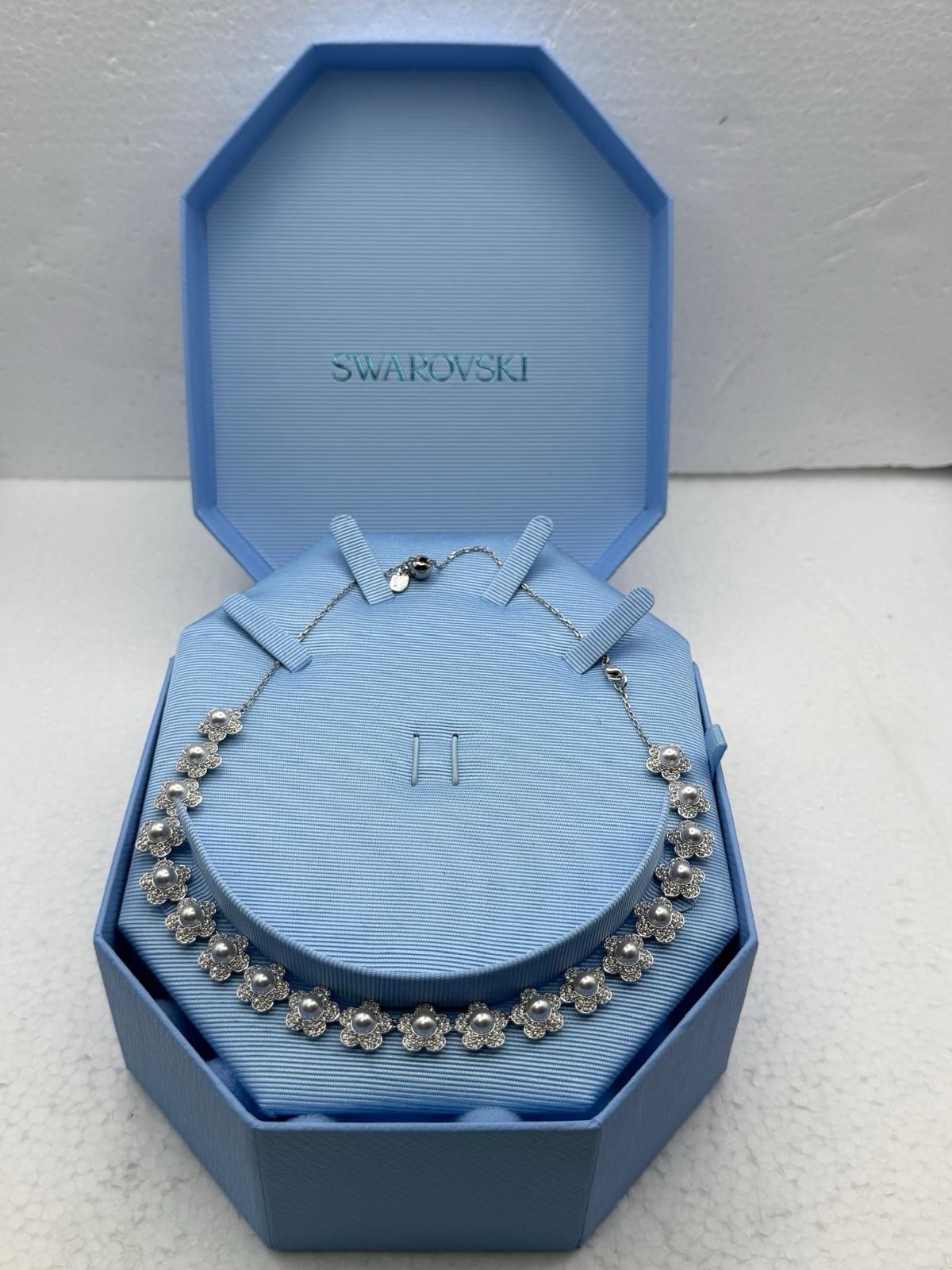 Swarovski Ariana Grande Flower Necklace White Crystal Rhodium Plated Pendant