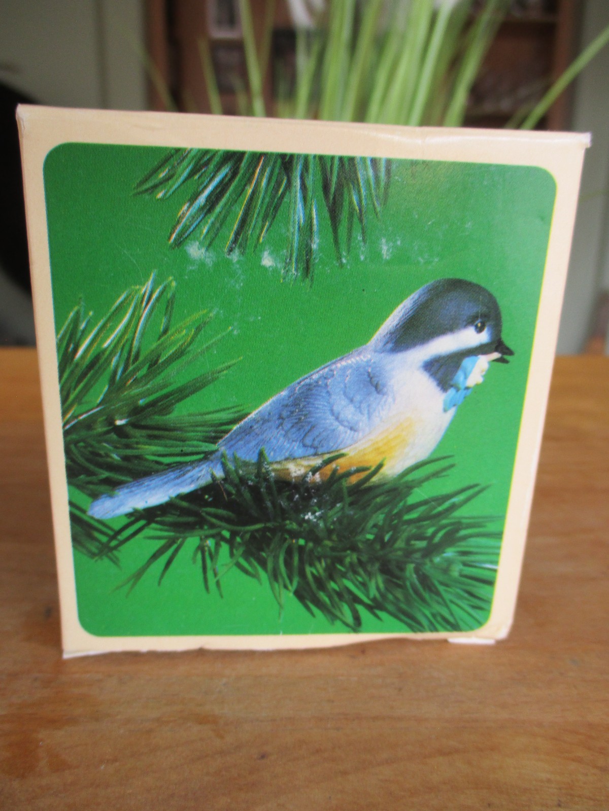 HALLMARK CHICKADEE PORCELAIN HAND PAINTED KEEPSAKE ORNAMENT CLIP-ON 1984