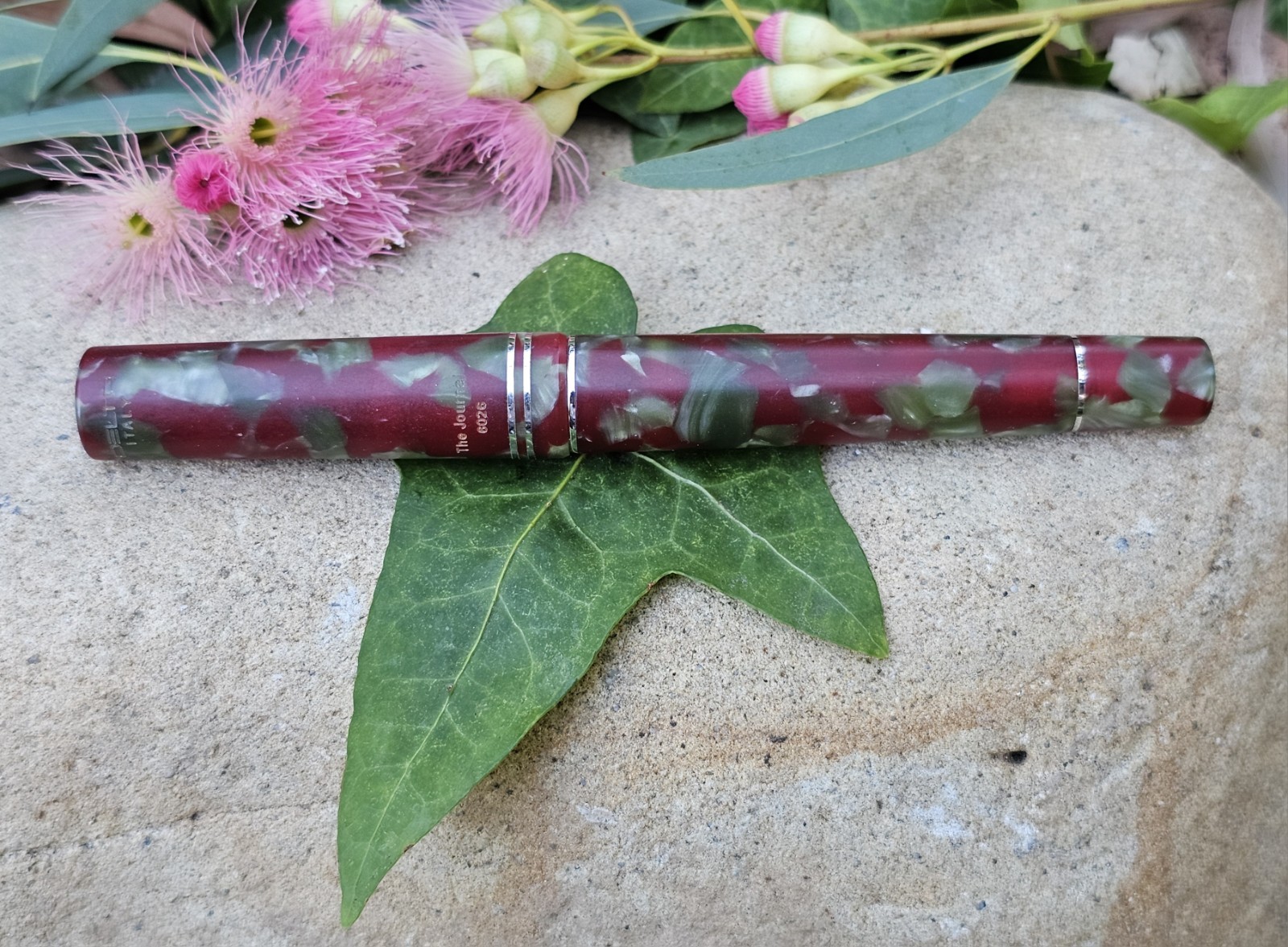 Delta The Journal 6026 ITALY Fountain Pen Dark Red w/ MOP Flecks Resin Med NIB Delta The Journal 6026 ITALY Fountain Pen Dark Red w/ MOP Flecks Resin Med NIB