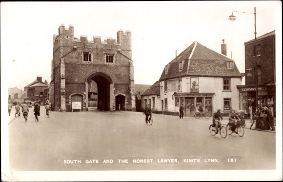 Postcard King\'s Lynn Norfolk England, South Gate and Honest Lawyer - 4007357