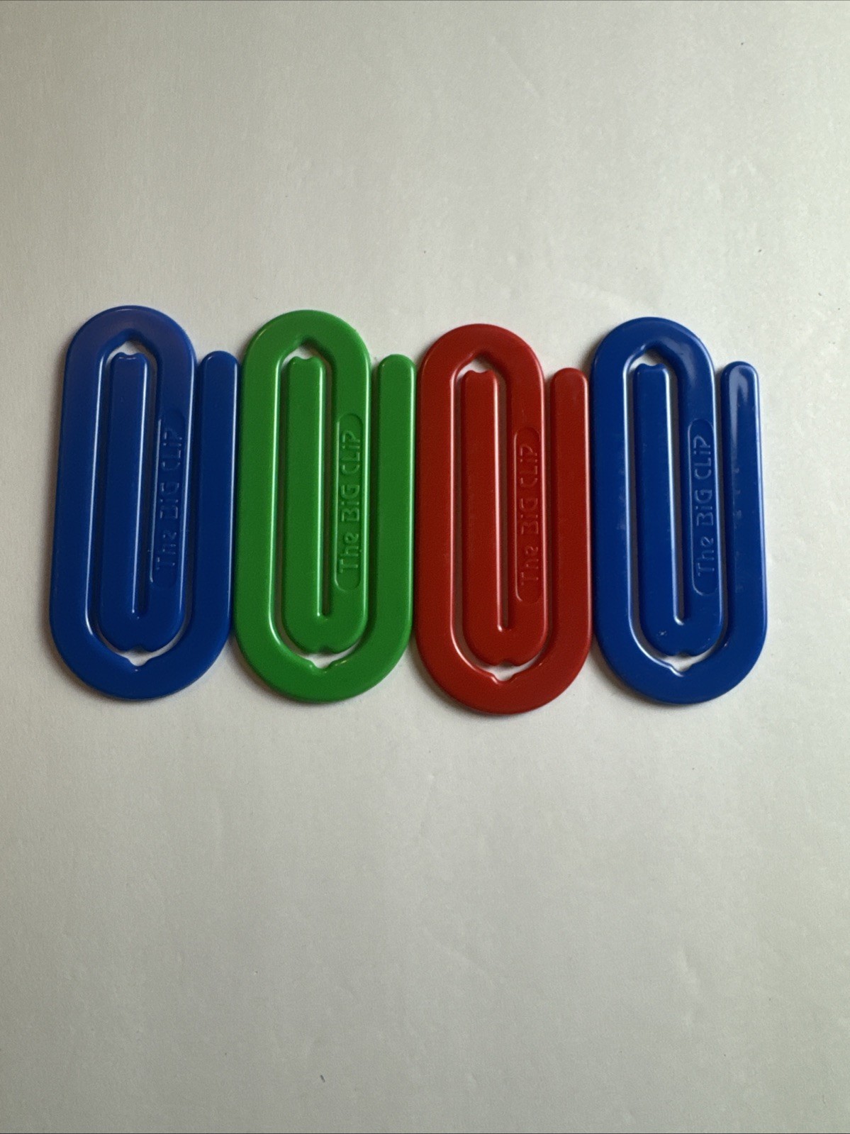 Lot Of 4 Vintage THE BIG CLIPs Large Jumbo Plastic 4” Paperclips 1980s Office Lot Of 4 Vintage THE BIG CLIPs Large Jumbo Plastic 4” Paperclips 1980s Office