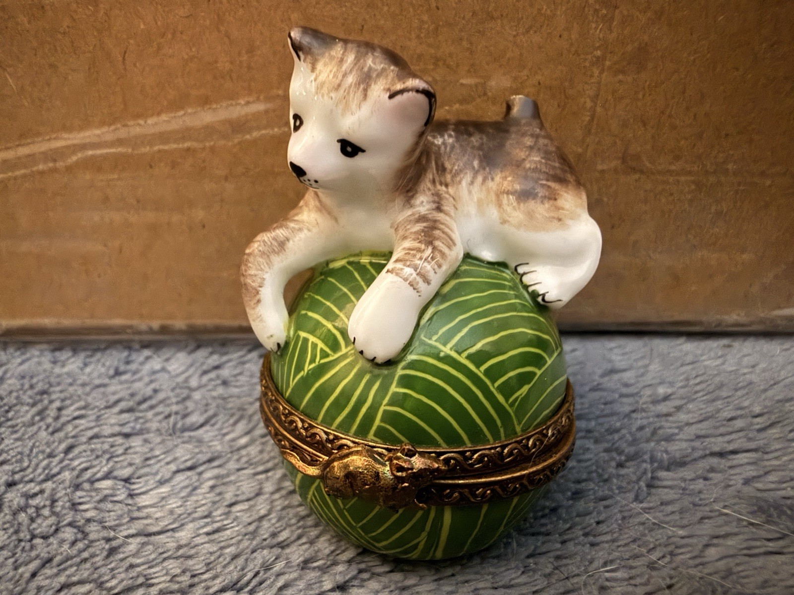 Limoges France Peint Main Porcelain Cat on Green Ball Hinged Trinket Box