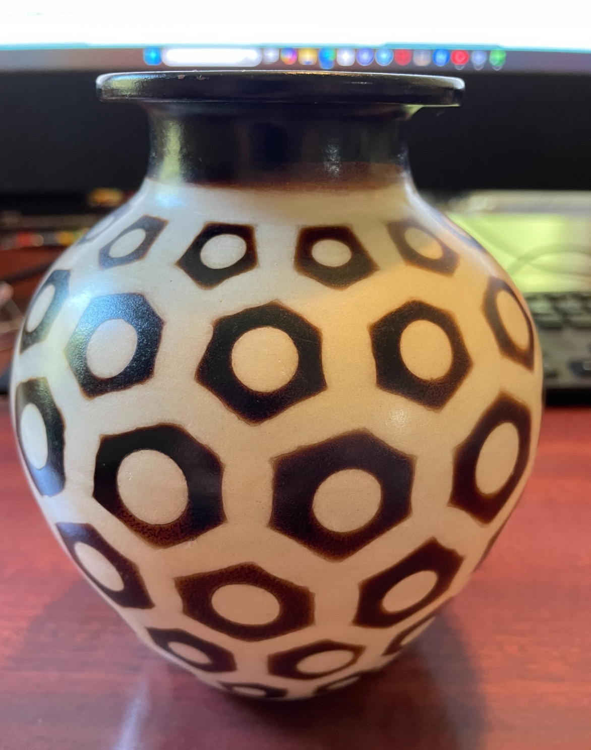 VINTAGE CHULUCANAS PERU SPOTTED GEOMETRIC DESIGN FOLK ART POTTERY VASE SIGNED VINTAGE CHULUCANAS PERU SPOTTED GEOMETRIC DESIGN FOLK ART POTTERY VASE SIGNED