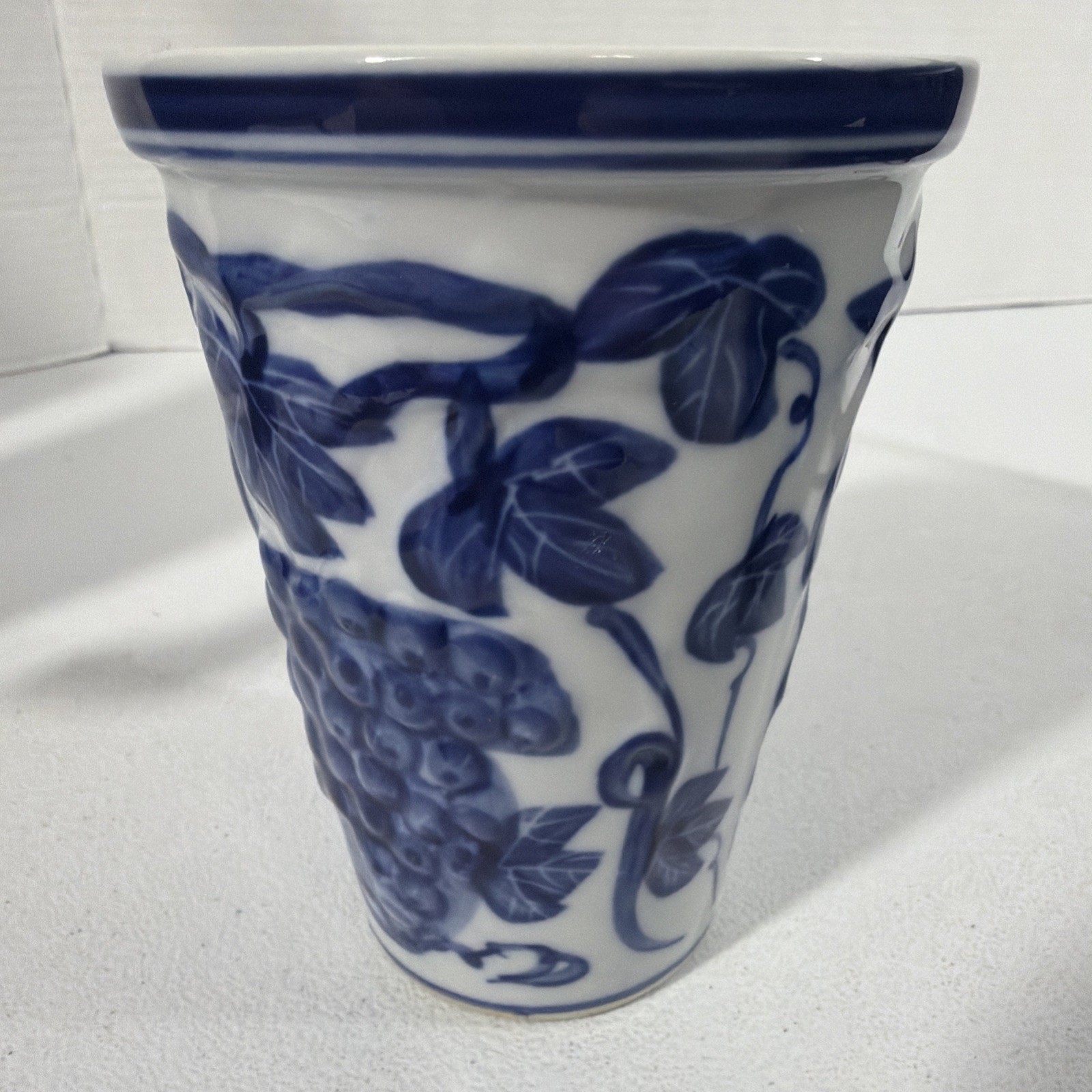 Blue & White~Grapes/Vines Design~Planter/Cache’ Pot 5”x top 4” bottom is 2”