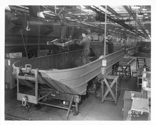 1942-1945 DUKW Factory Production Press Photo - GMC CCKW Truck - Duck Boat 0005 1942-1945 DUKW Factory Production Press Photo - GMC CCKW Truck - Duck Boat 0005