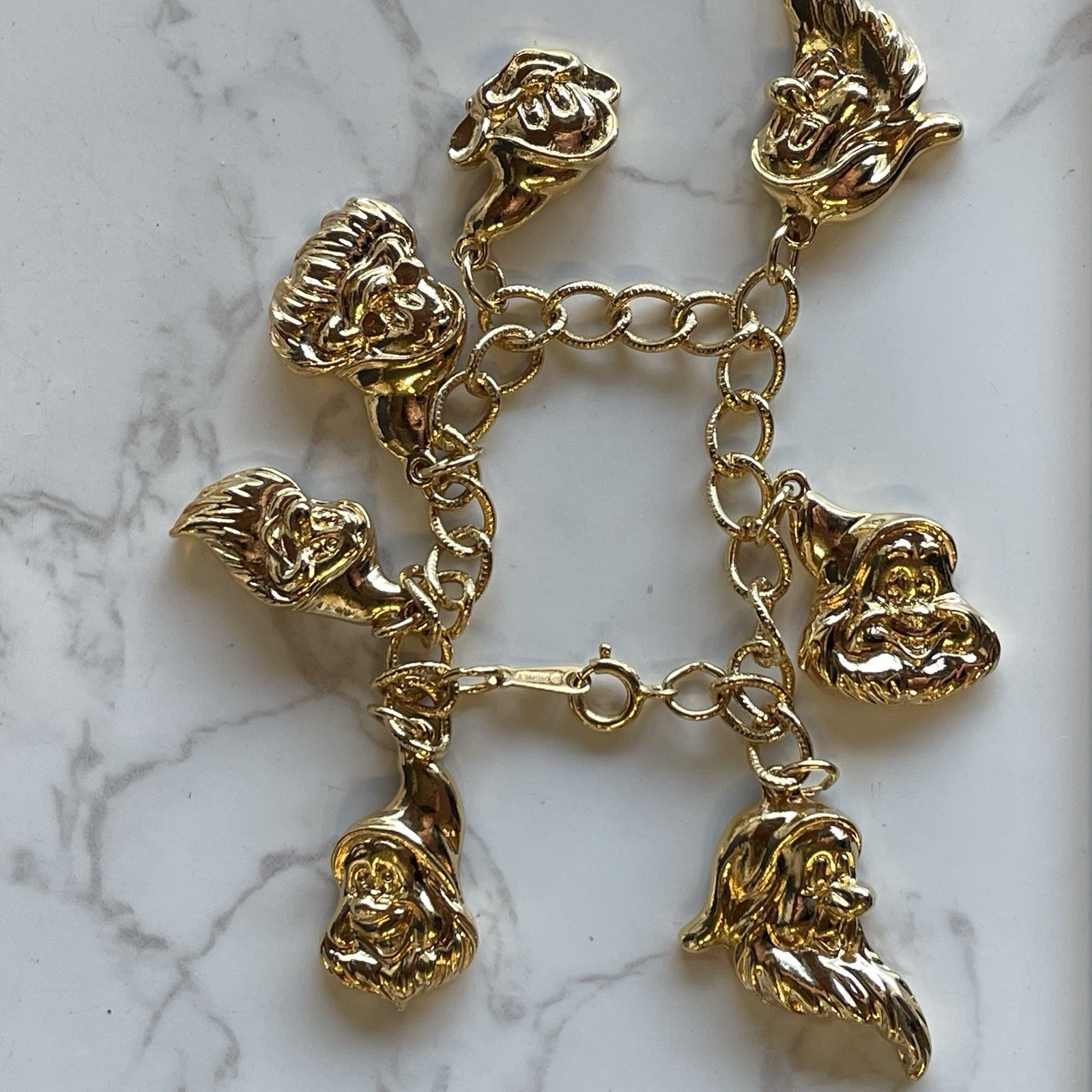Vintage 1994 AVON Disney Snow White Seven Dwarfs Charm Bracelet Gold Tone Boxed