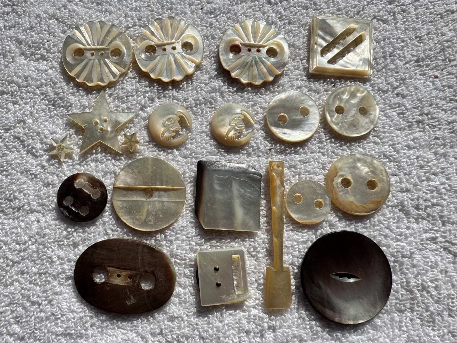 Vintage Antique Button Lot Shell MOP Man in the Moon Stars Novelty Large 2.75