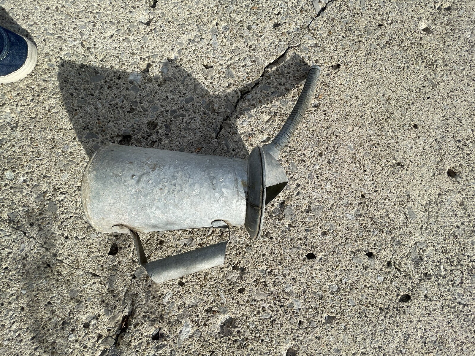 Vintage Galvanized Metal Oil Can Flexible gooseneck Spout 2 Quarts Liquid NYC PA