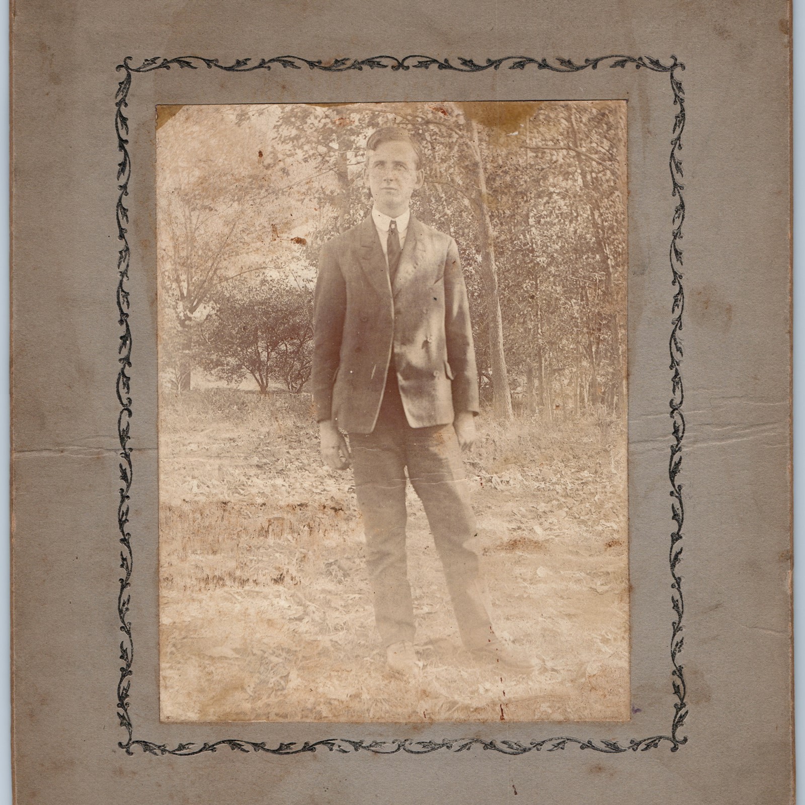 c1900s Handsome Young Man Rural Outdoors Cabinet Card Photo Formal Suit Trees 8W