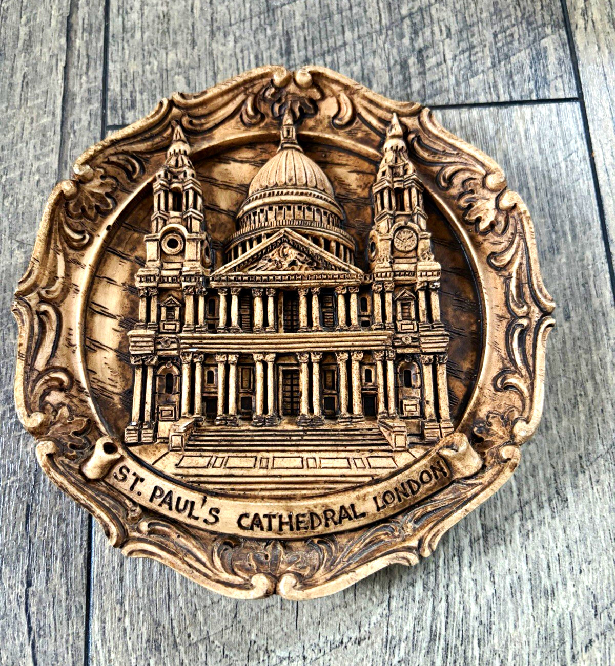 St Paul\'s Cathedral London Brown Wall-Mounted Decorative Plaque St Paul\'s Cathedral London Brown Wall-Mounted Decorative Plaque