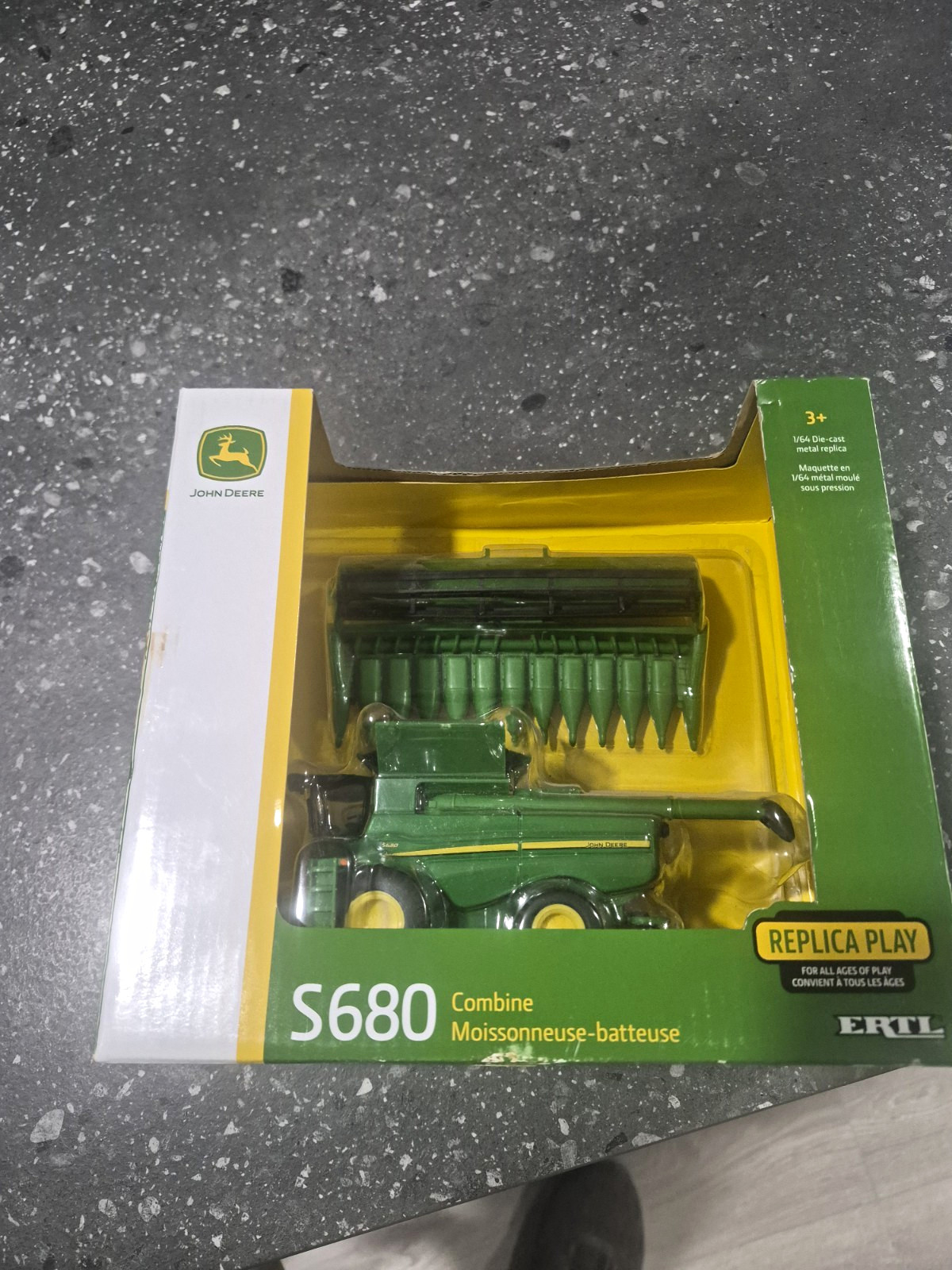 John Deere S680 Combine 1/64 Scale ERTL Die-Cast Metal Replica In Box