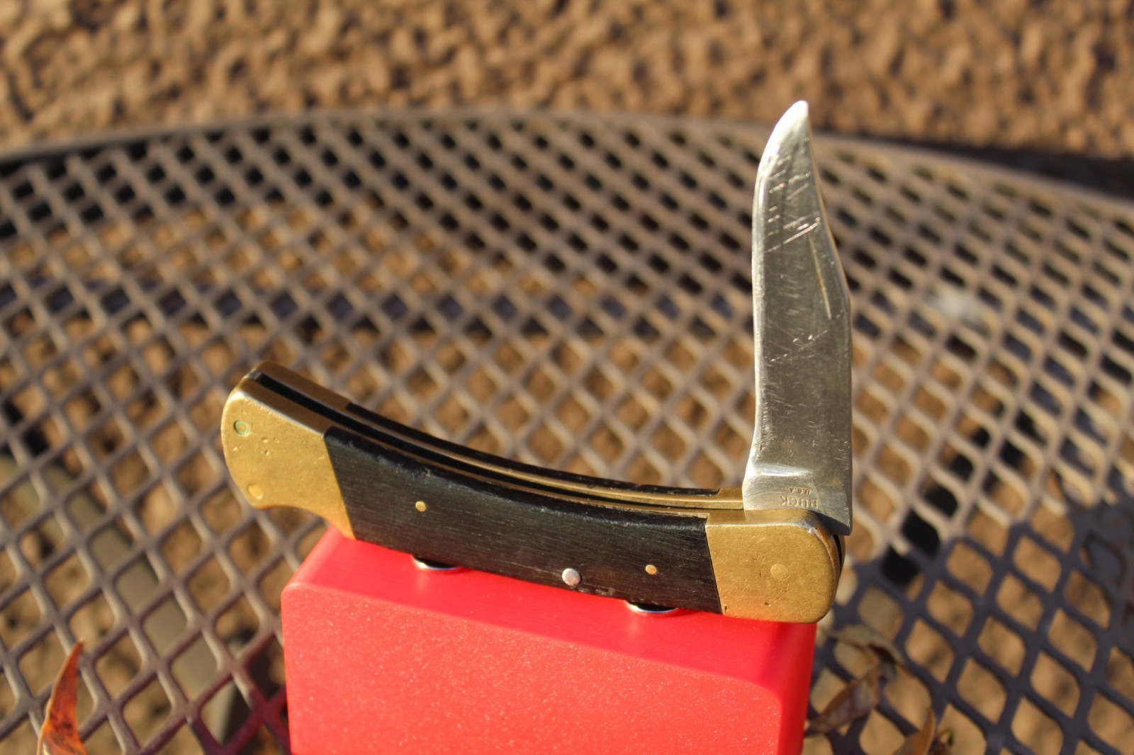 VINTAGE BUCK 110 2 LINE LOGO (1967-72) 3 PIN HANDLES ROUGH CONDITION SHORT BLADE