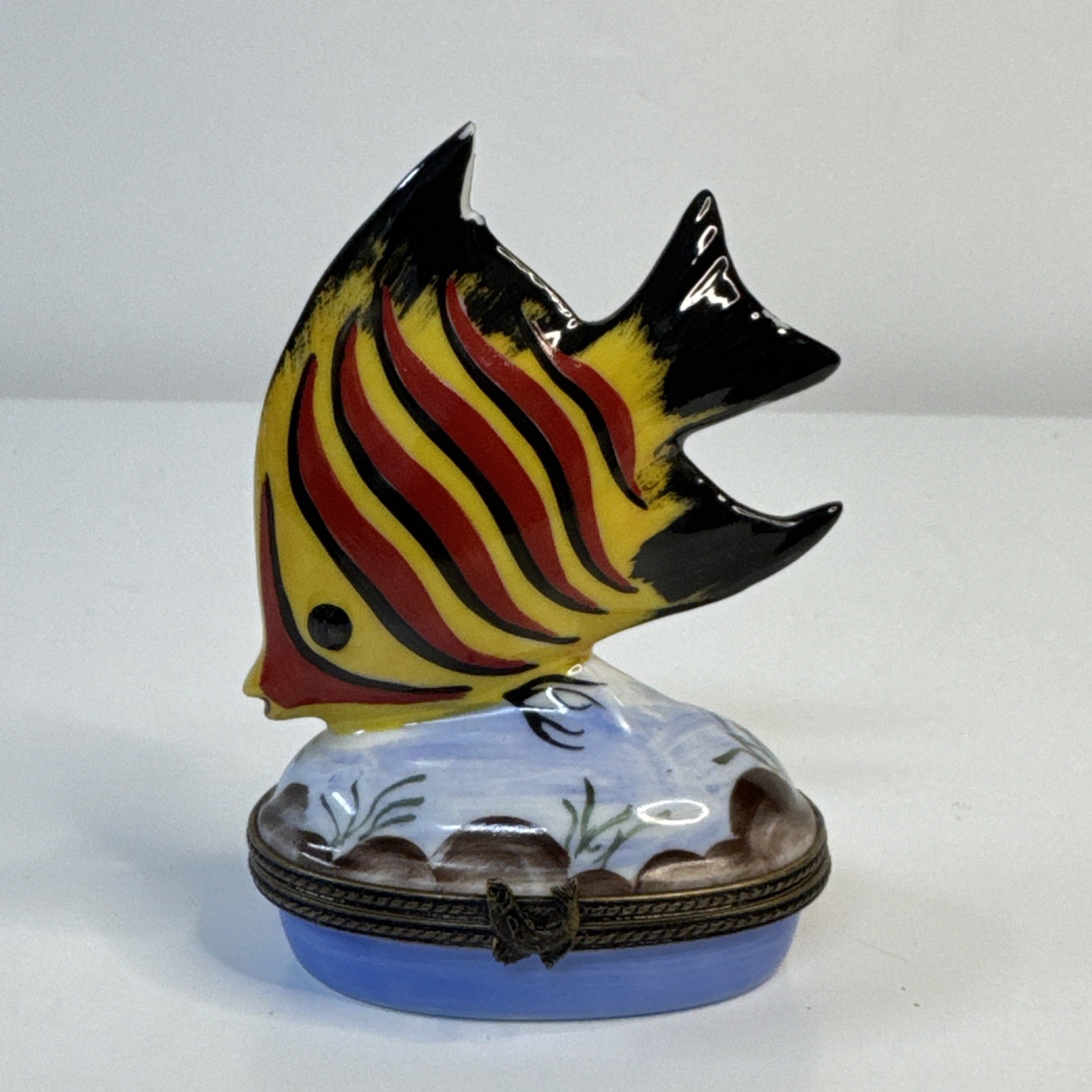 Limoges France Peint Main Fish Hinged Porcelain Trinket Box P.P.A. Painted 3.5”