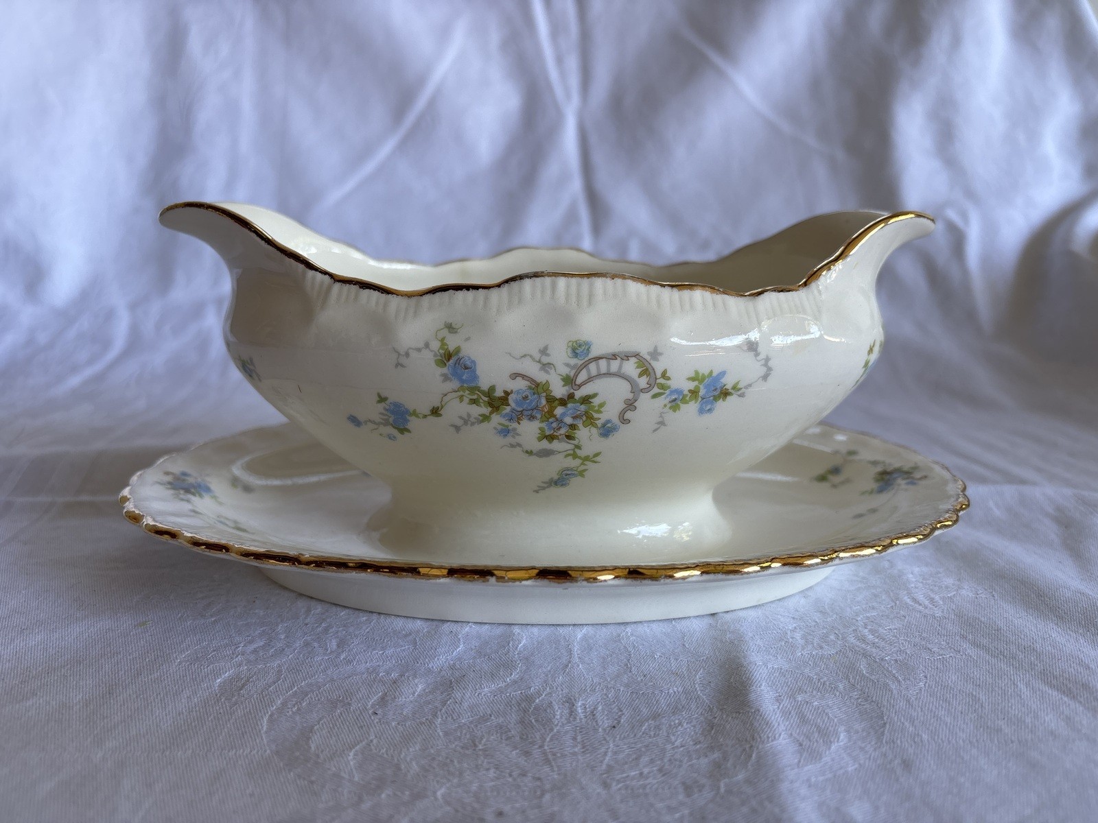 Pfaltzgraff Fleurette China Gravy Boat with Attached Underplate