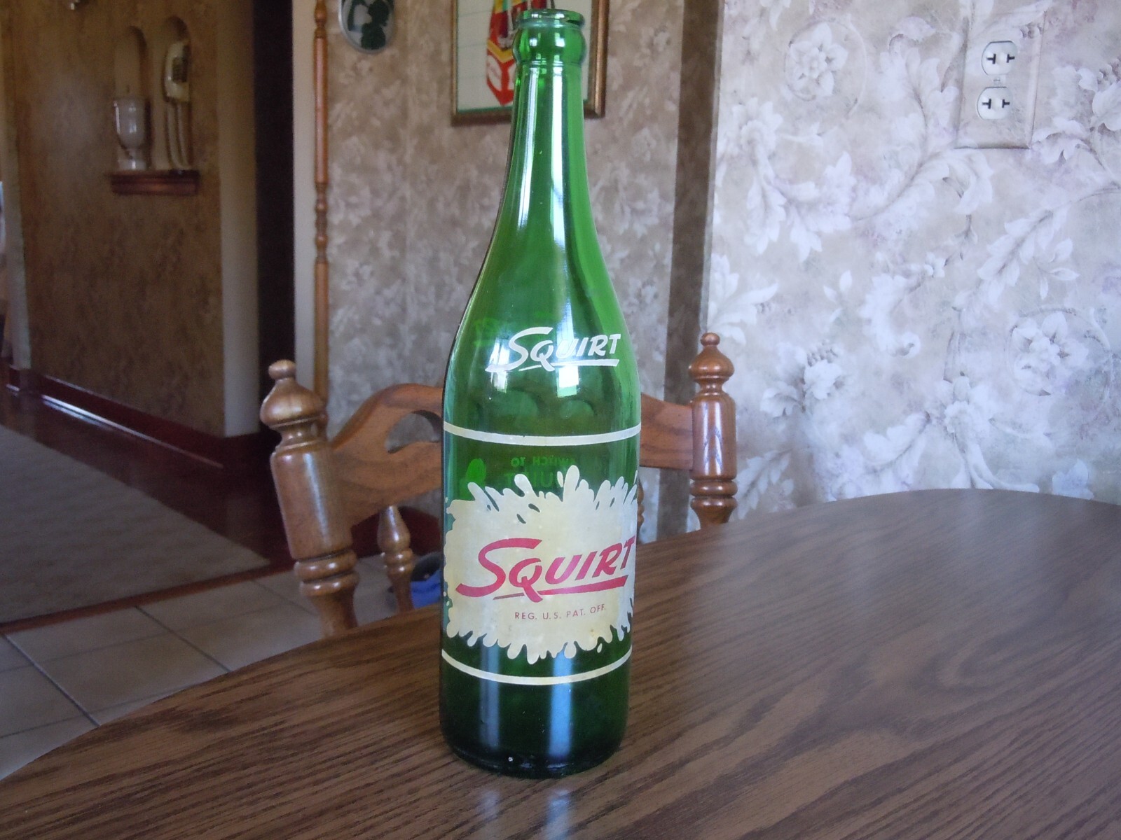 Large Vintage SQUIRT  Soda/Pop Bottle  - 1 Pint 8 oz. - 1958 - very nice