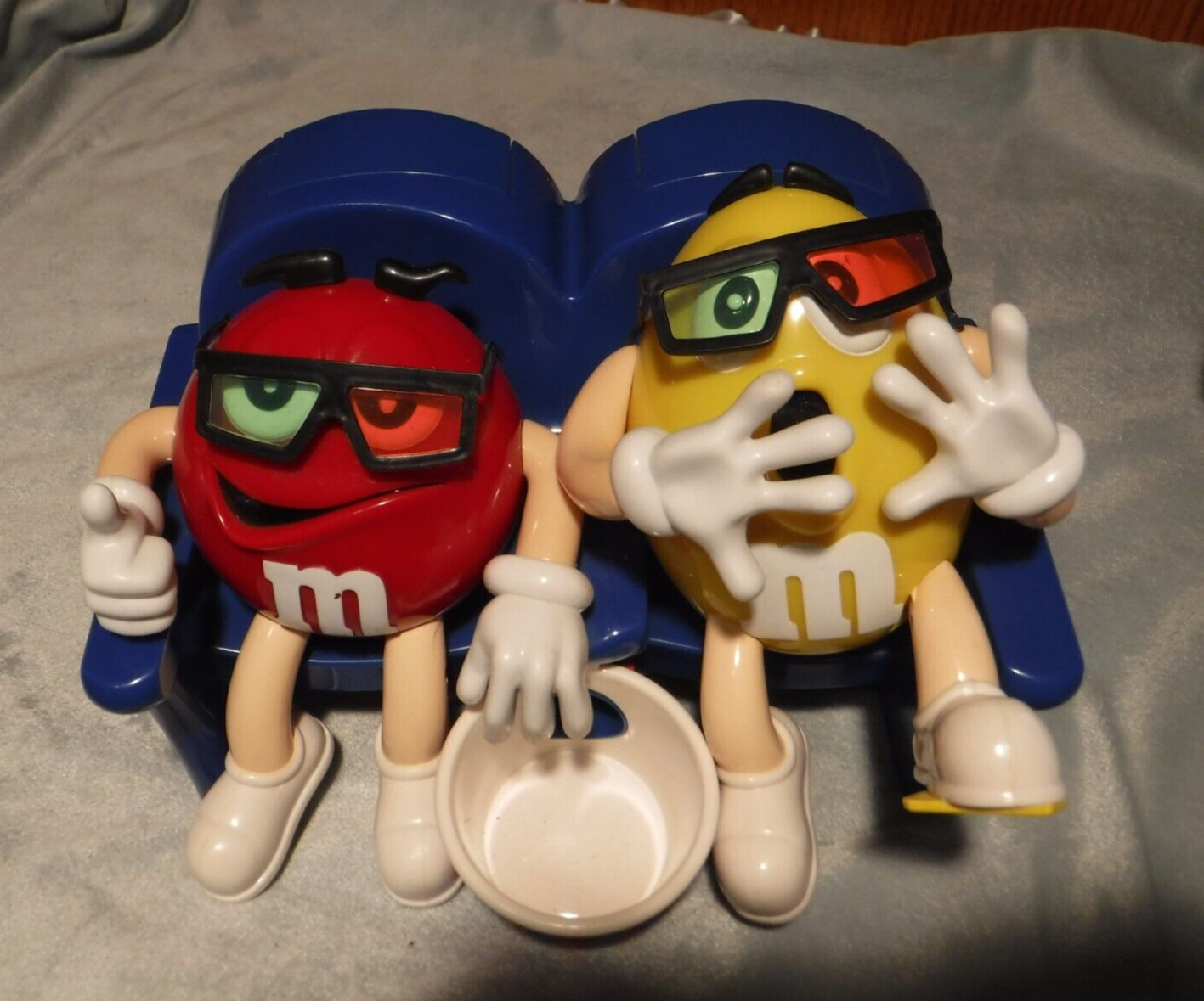 VTG M&M\'s Candy Dispenser Red and Yellow Watching Movie with 3D Glasses VTG M&M\'s Candy Dispenser Red and Yellow Watching Movie with 3D Glasses