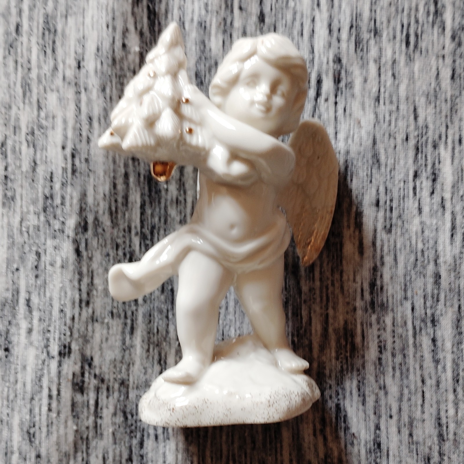 Mikasa Holiday Elegance Porcelain Cherub Angel Figurine White/Gold Glazed Mikasa Holiday Elegance Porcelain Cherub Angel Figurine White/Gold Glazed