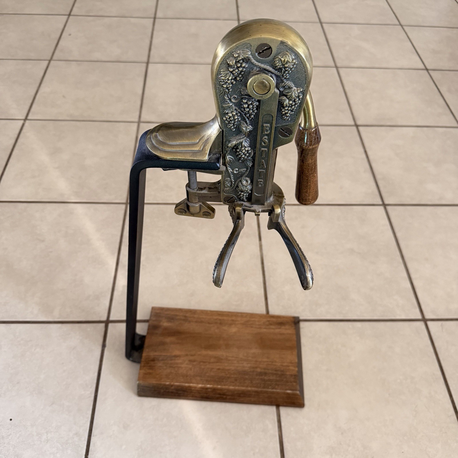 Vintage Rogar Estate Brass Table Top Wine Bottle Opener Corkscrew w/ Wood Stand