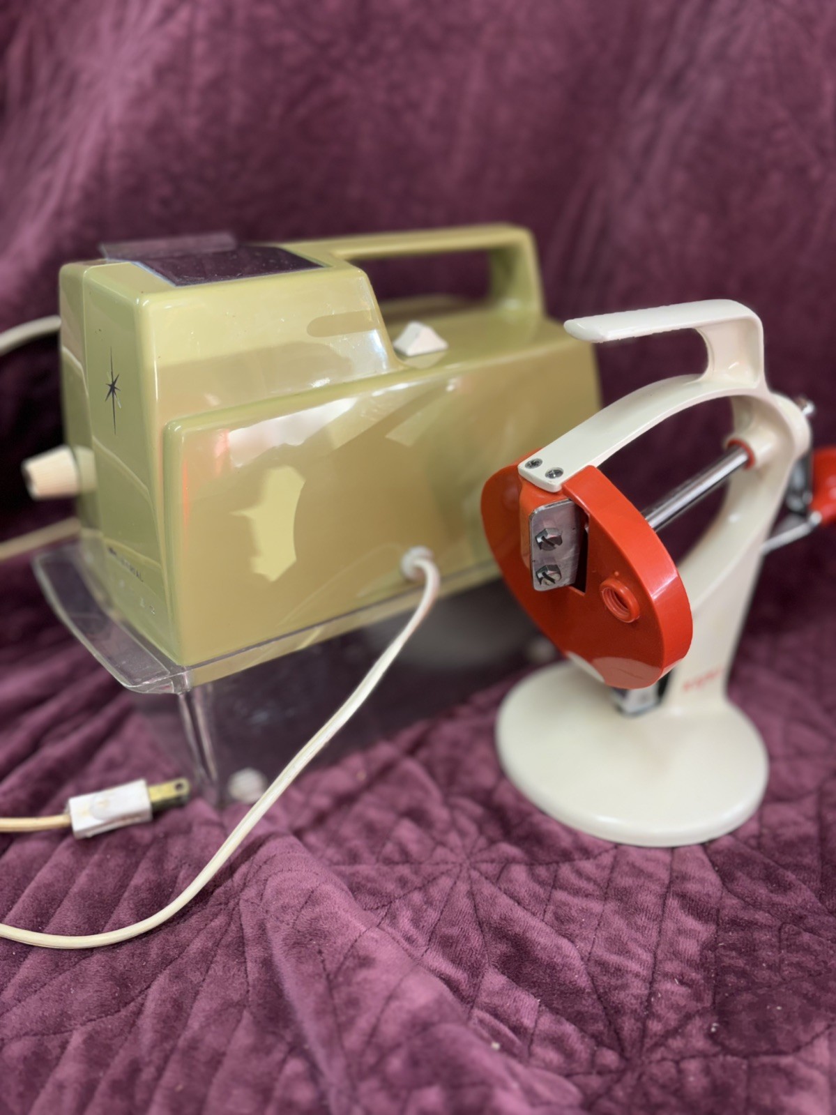 Vtg 1970s Oster Countertop Ice Crusher Model 552 & handcrank Vtg 1970s Oster Countertop Ice Crusher Model 552 & handcrank