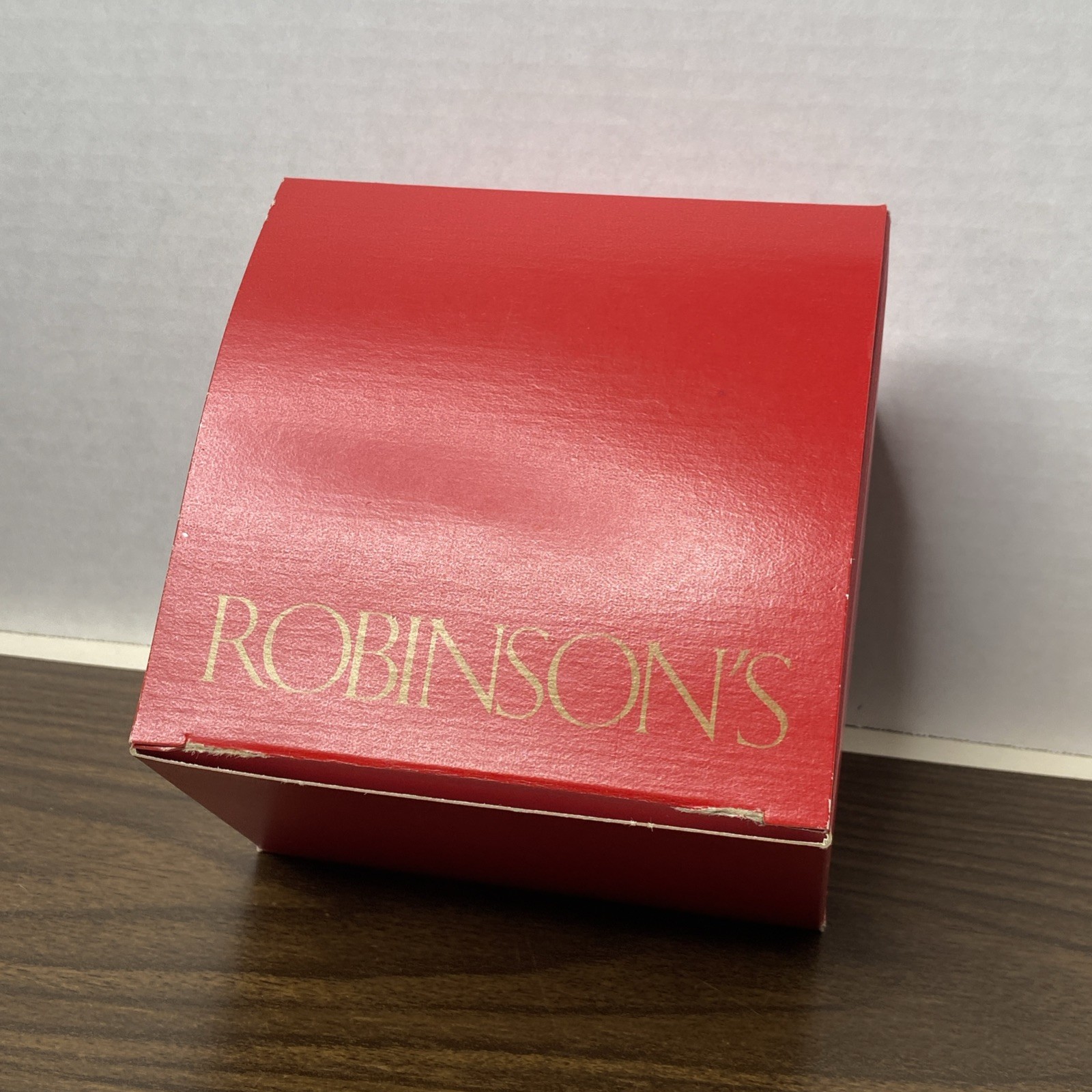 Vintage Robinson’s Gift Box 5” x 5”x 3” Vintage Robinson’s Gift Box 5” x 5”x 3”