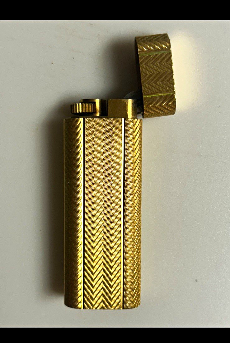 Rare 1980’s Cartier Paris Swiss Made Gold Herringbone Chevron Cigarette Lighter Rare 1980’s Cartier Paris Swiss Made Gold Herringbone Chevron Cigarette Lighter