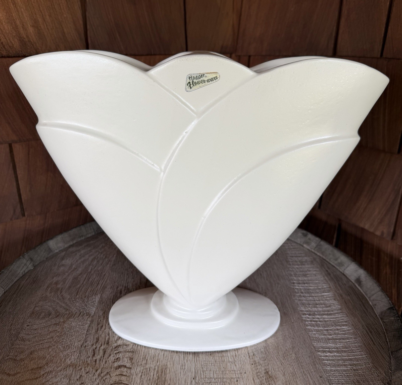Vtg Art Deco ROYAL HAEGER Flower Ware RG-25 Cream Pottery Fan Vase USA 13”x 15” Vtg Art Deco ROYAL HAEGER Flower Ware RG-25 Cream Pottery Fan Vase USA 13”x 15”