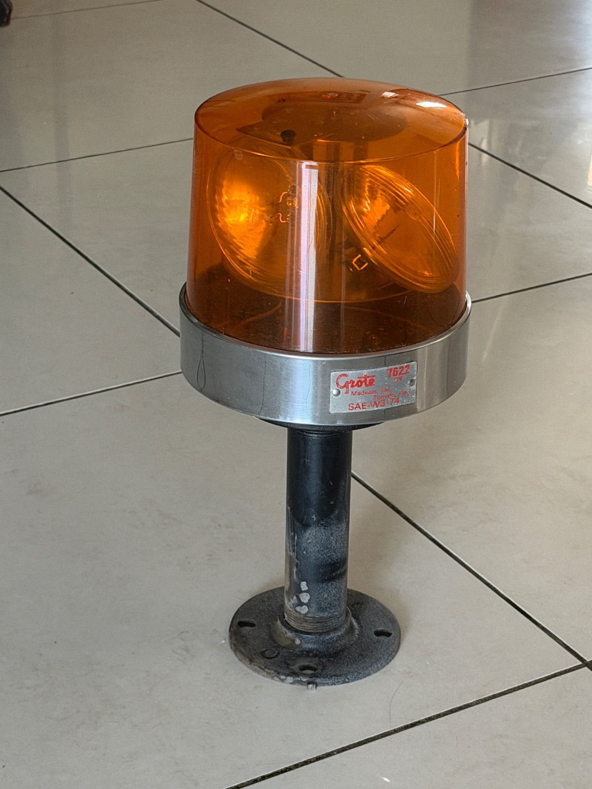 Grote 7622 Amber Rotating Tow Beacon Light on Stand Emergency Twin Lite 16.5\ Grote 7622 Amber Rotating Tow Beacon Light on Stand Emergency Twin Lite 16.5\
