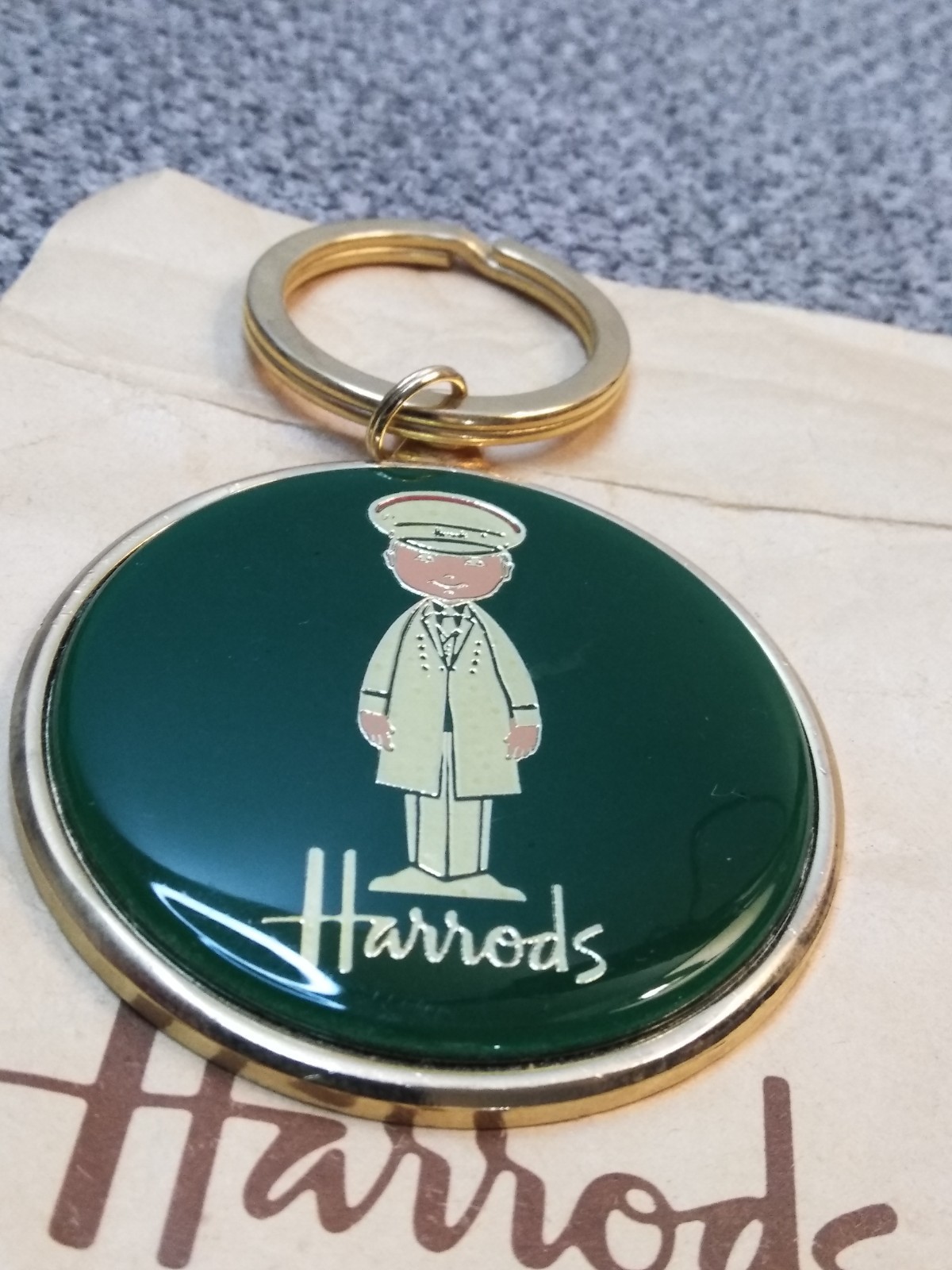 VTG. Harrods Knightsbridge Key Chain Brass Enamel 2.1/8'' (MADE IN ENGLAND) NOS VTG. Harrods Knightsbridge Key Chain Brass Enamel 2.1/8'' (MADE IN ENGLAND) NOS