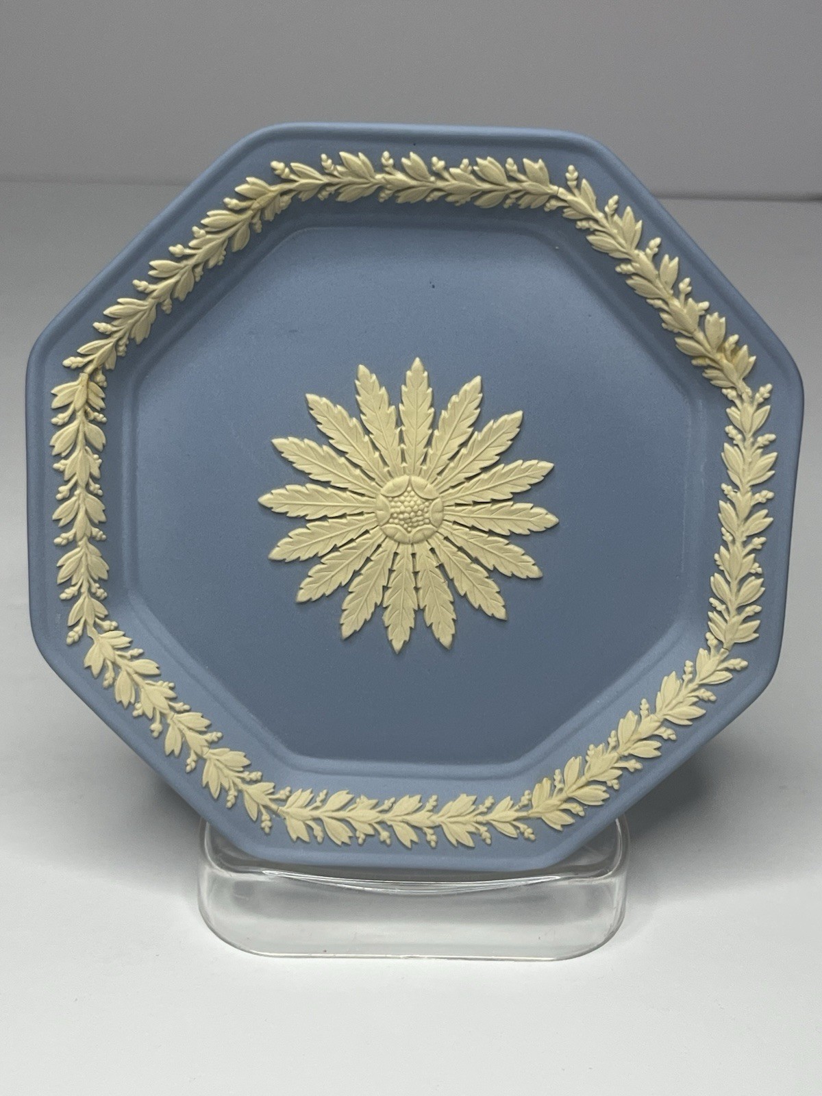 Wedgwood Jasperware Snowflake Blue Cream Octagon Plate Dish Floral Home Decor Wedgwood Jasperware Snowflake Blue Cream Octagon Plate Dish Floral Home Decor