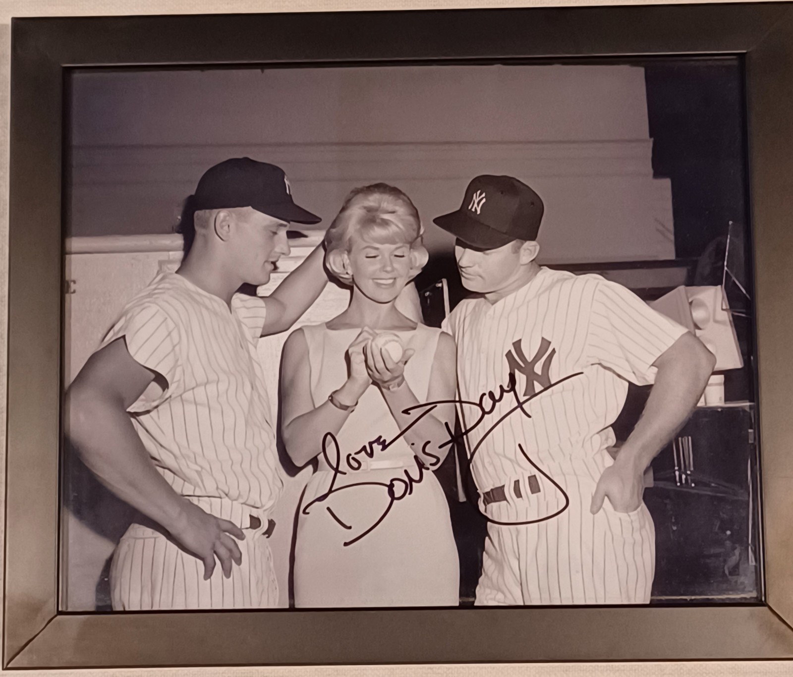 Autographed Doris Day 1961 SPORT Magazine w/ COA w/ Roger Maris, Mickey Mantle Autographed Doris Day 1961 SPORT Magazine w/ COA w/ Roger Maris, Mickey Mantle
