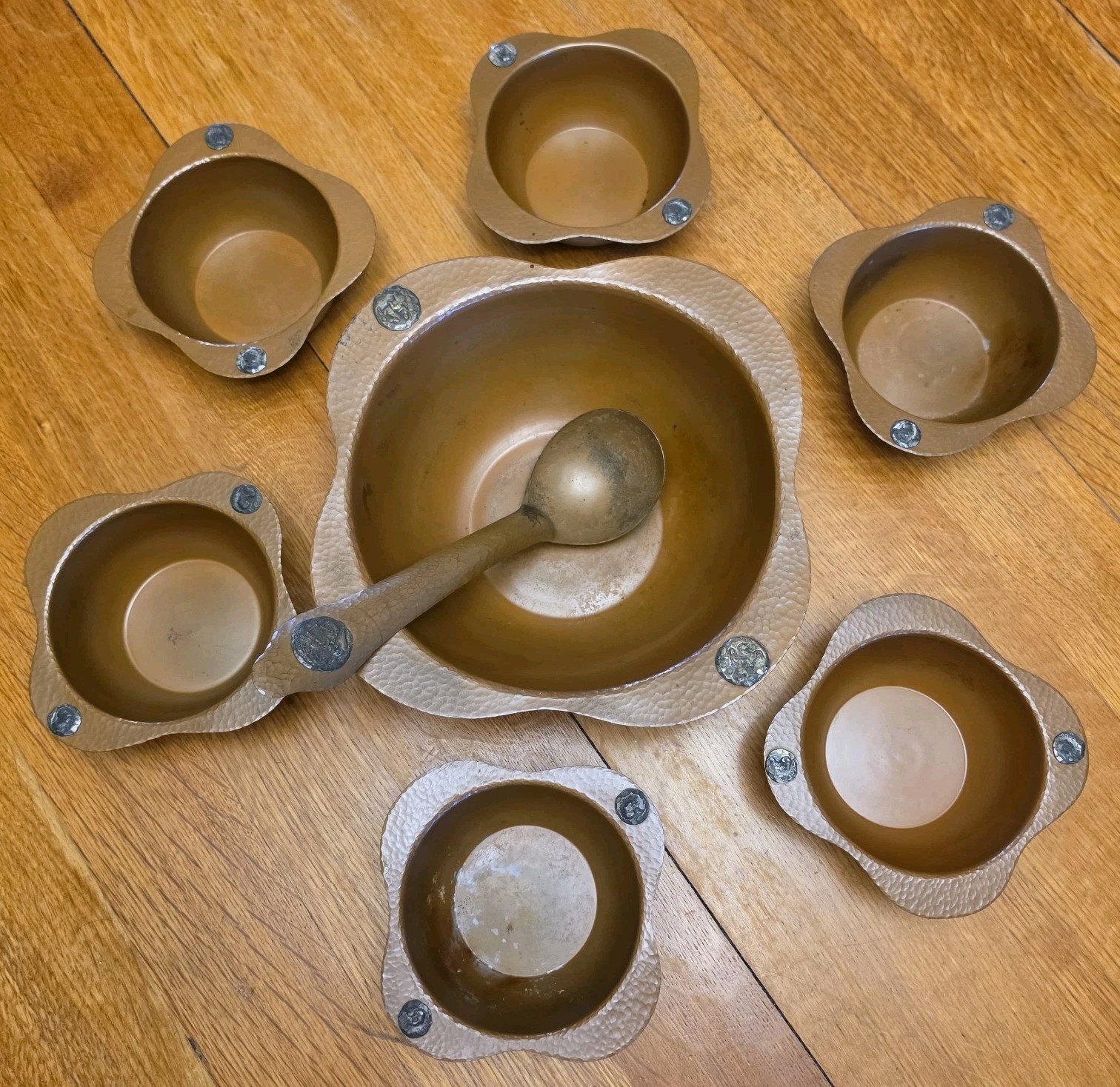 Antique Benedict Studios Arts & Crafts Hammered Copper 8 Piece Salad Bowl Set