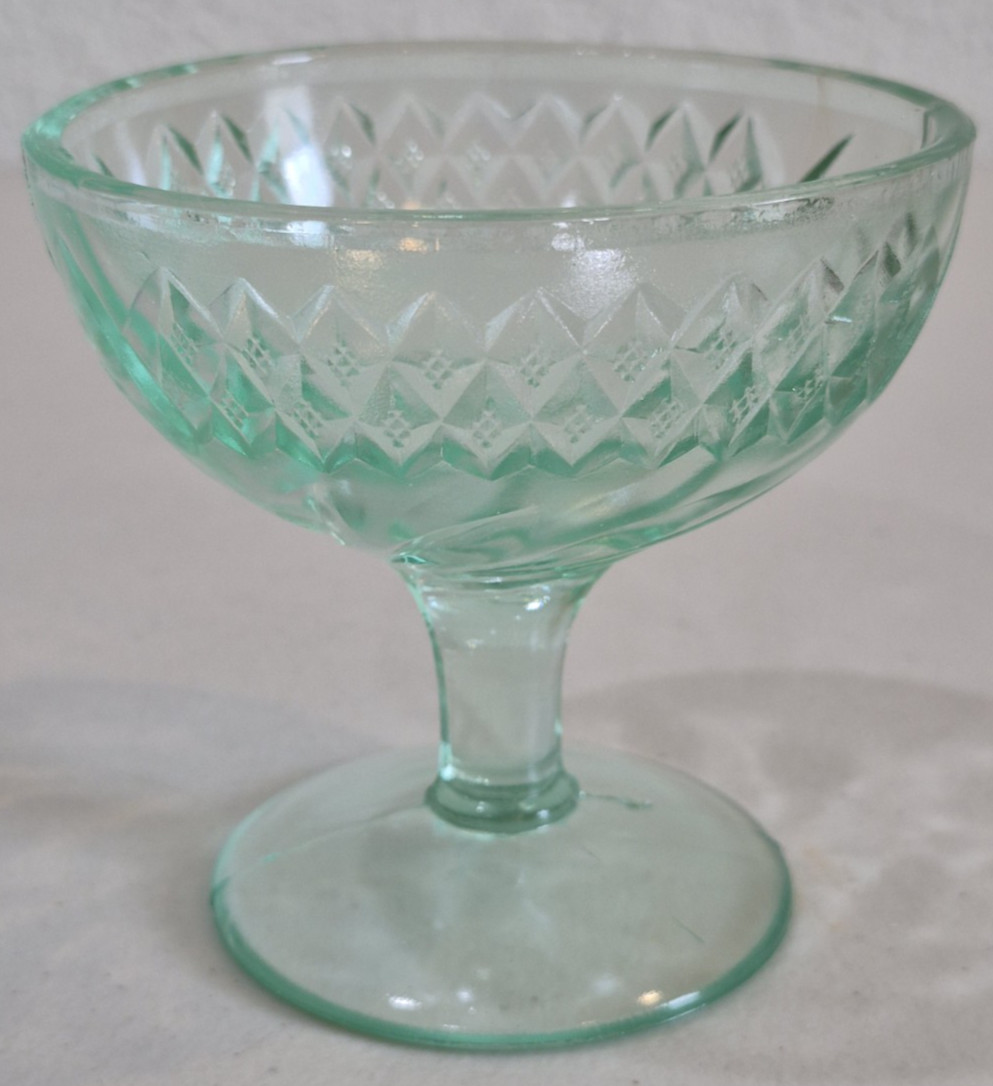 Green Footed Sherbert Dessert Floral Diamond Band Pattern Dish 3.3