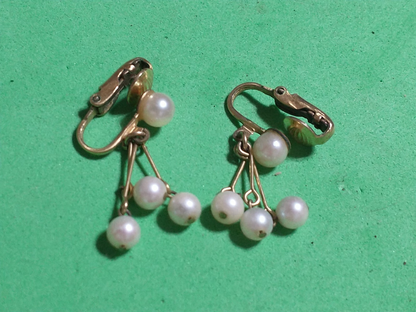 VINTAGE WINARD FAUX PEARL DROP CLIP ON EARRINGS 12K 1/20 GF GOLD TONE 1 1/2\ VINTAGE WINARD FAUX PEARL DROP CLIP ON EARRINGS 12K 1/20 GF GOLD TONE 1 1/2\