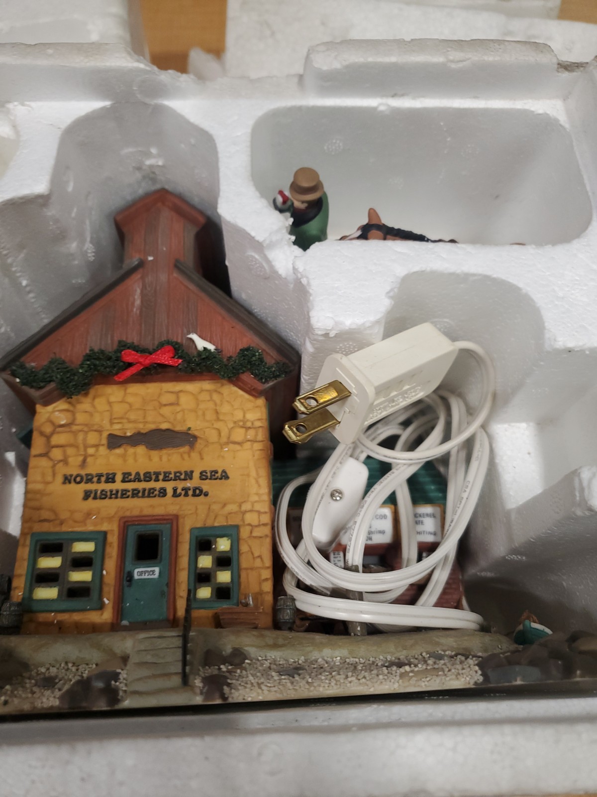 Dept 56 North Eastern Sea Fisheries Ltd #58316 w/ Box, Cord & Extra Boats