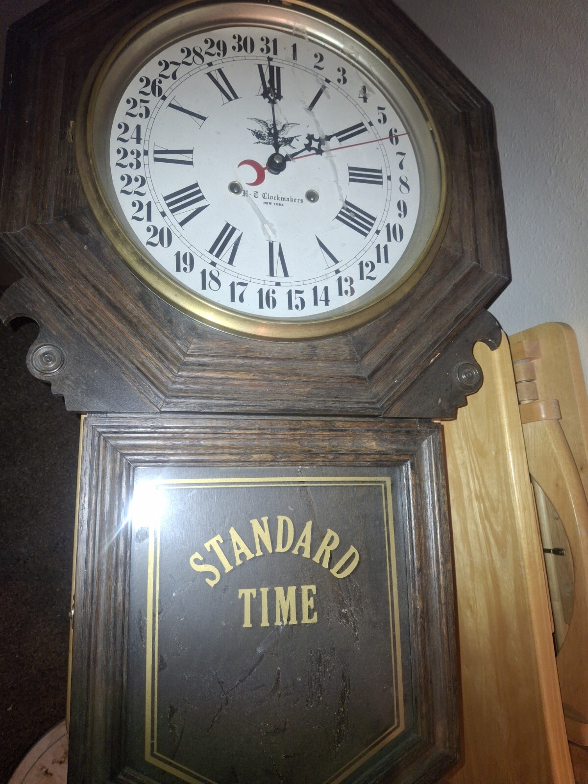 1971 Beautiful Chime Calendar  (Standard  Time) Clock. Made In New York 