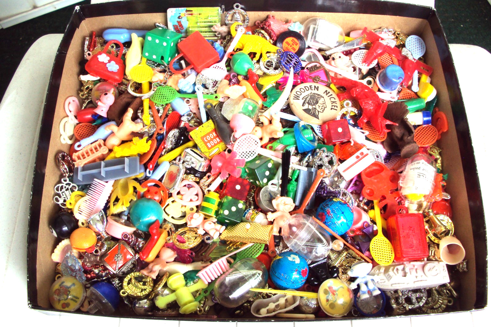 Vtg Gumball Charm Cracker Jack 60\'s HK LOT 500  VENDING MACHINE CHARMS PRIZES
