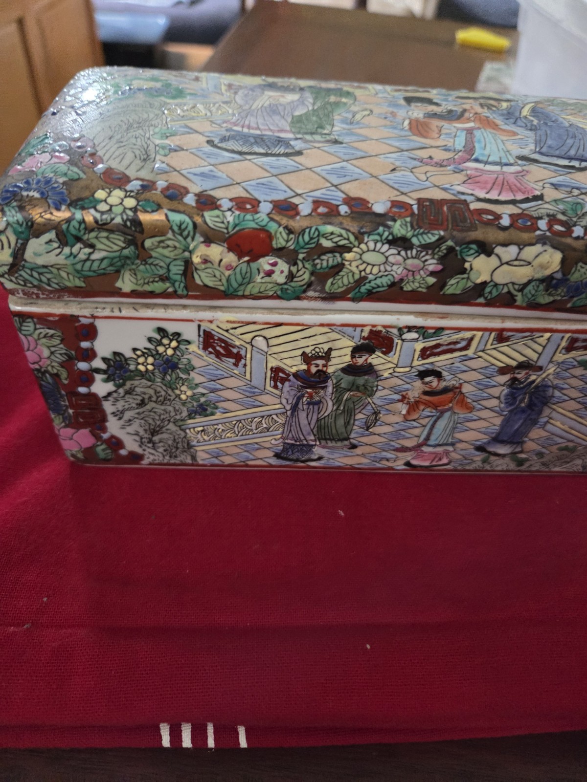 Chinese Painted Porcelain Lidded Trinket Box Figural Scene Floral Border Mark Chinese Painted Porcelain Lidded Trinket Box Figural Scene Floral Border Mark