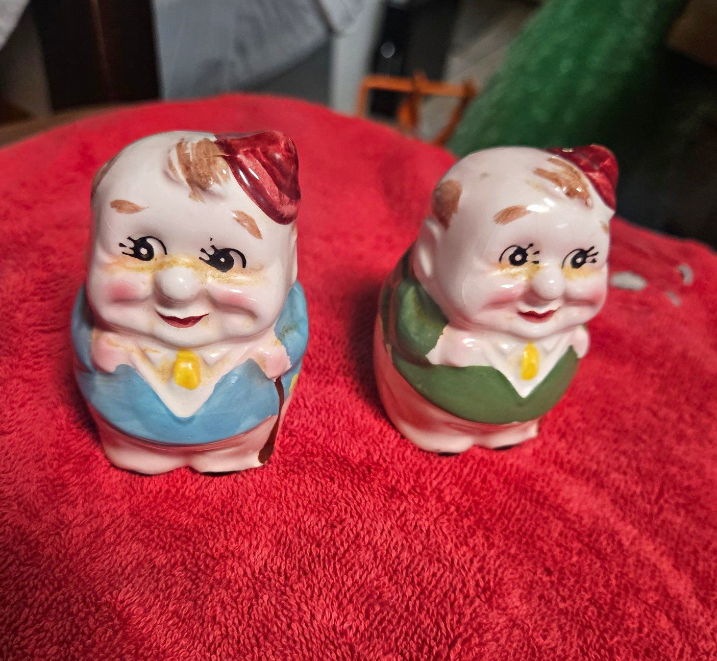 Tweedle Dee Tweedle Dum Ceramic Salt Pepper Shakers Pair 2pc w/ Cork Stop Japan