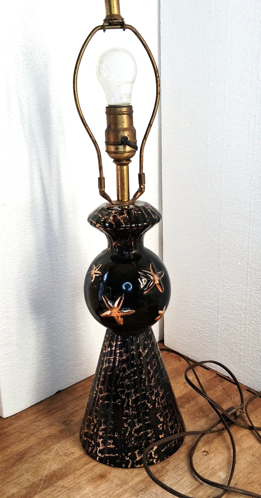 VTG Mid Century Modern Atomic Black Ceramic Gold Flake Splatter Table Lamp 60's