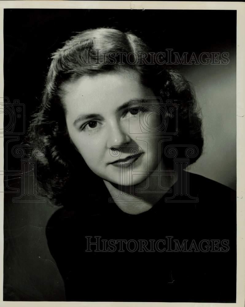1943 Press Photo Marilyn Marshall marries Robert Lemman in Seattle, Washington.