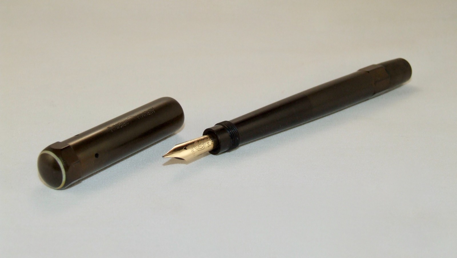 VINTAGE KAWECO AURUMIA 84 SAFETY FOUNTAIN PEN- BLACK HARD RUBBER- V. RARE- C1929