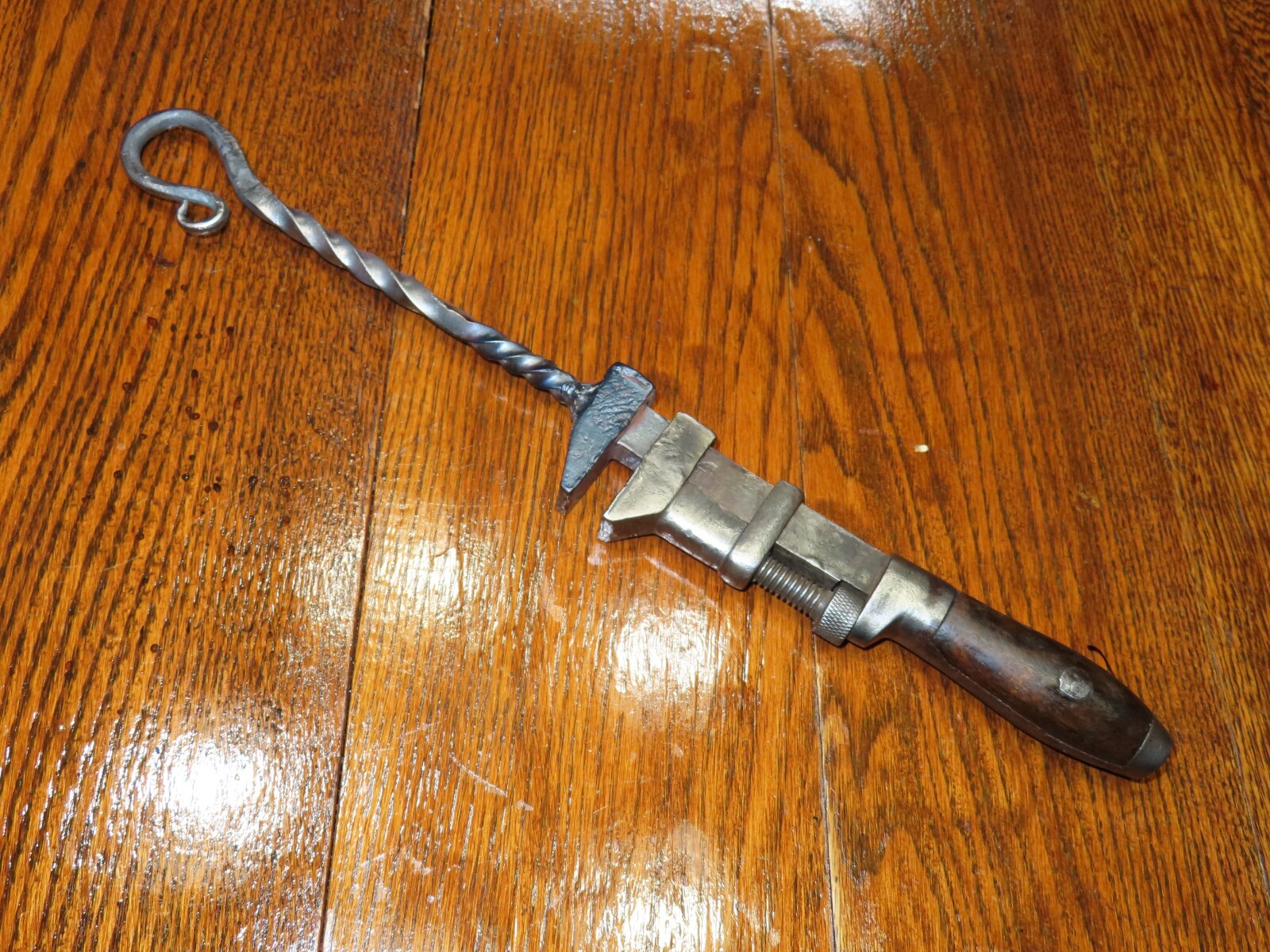 Blacksmith Twisting Wrench   (15\