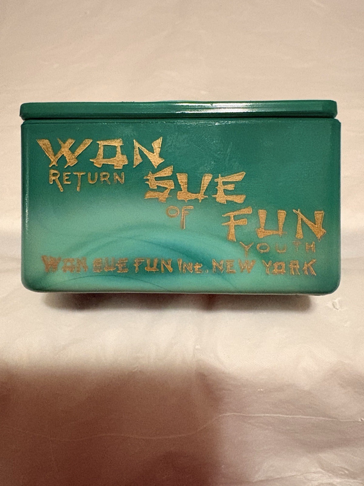 Vintage Green Slag Glass Powder Jar/Box Wan Sue Fun New York Vanity Cosmetic Box