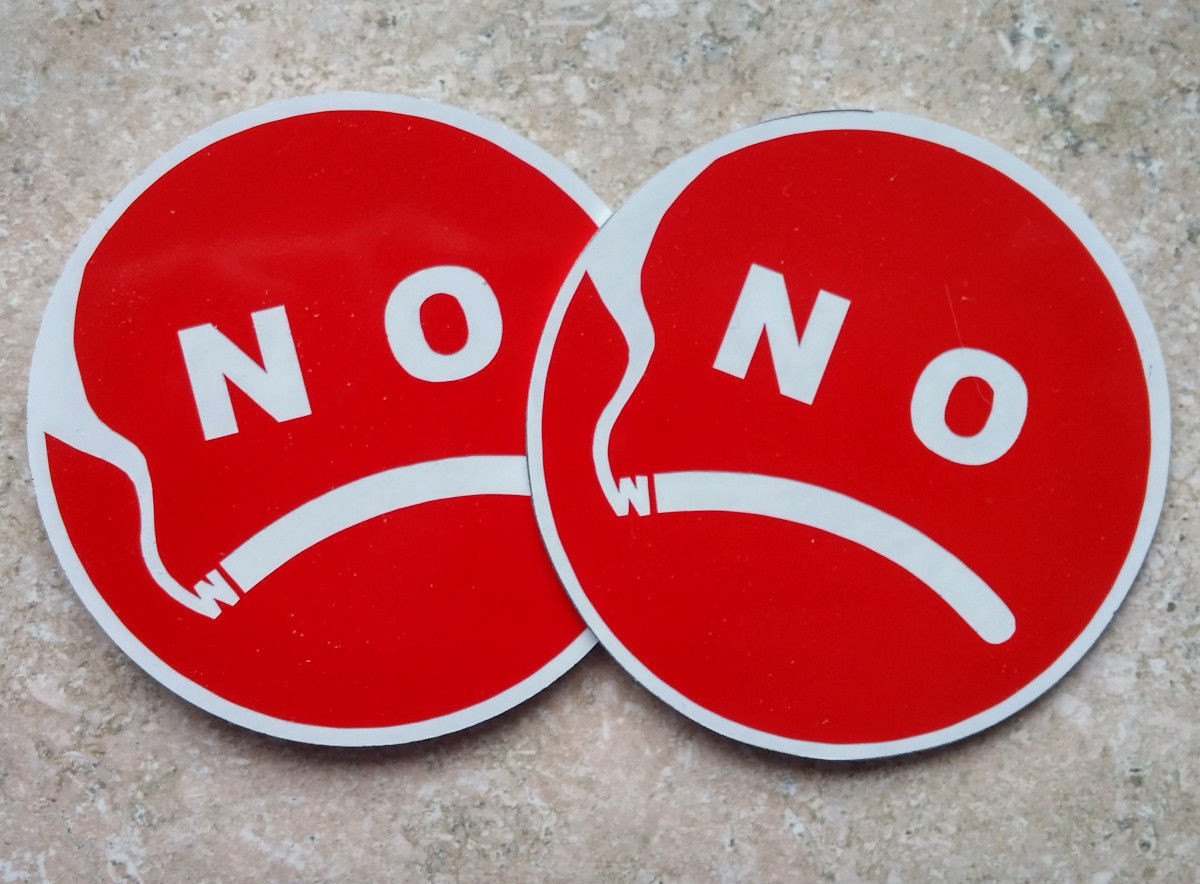 Unique NO SMOKING SIGNS - 2 piece set - Anti Smiley Face - Frendly Warning  Logo