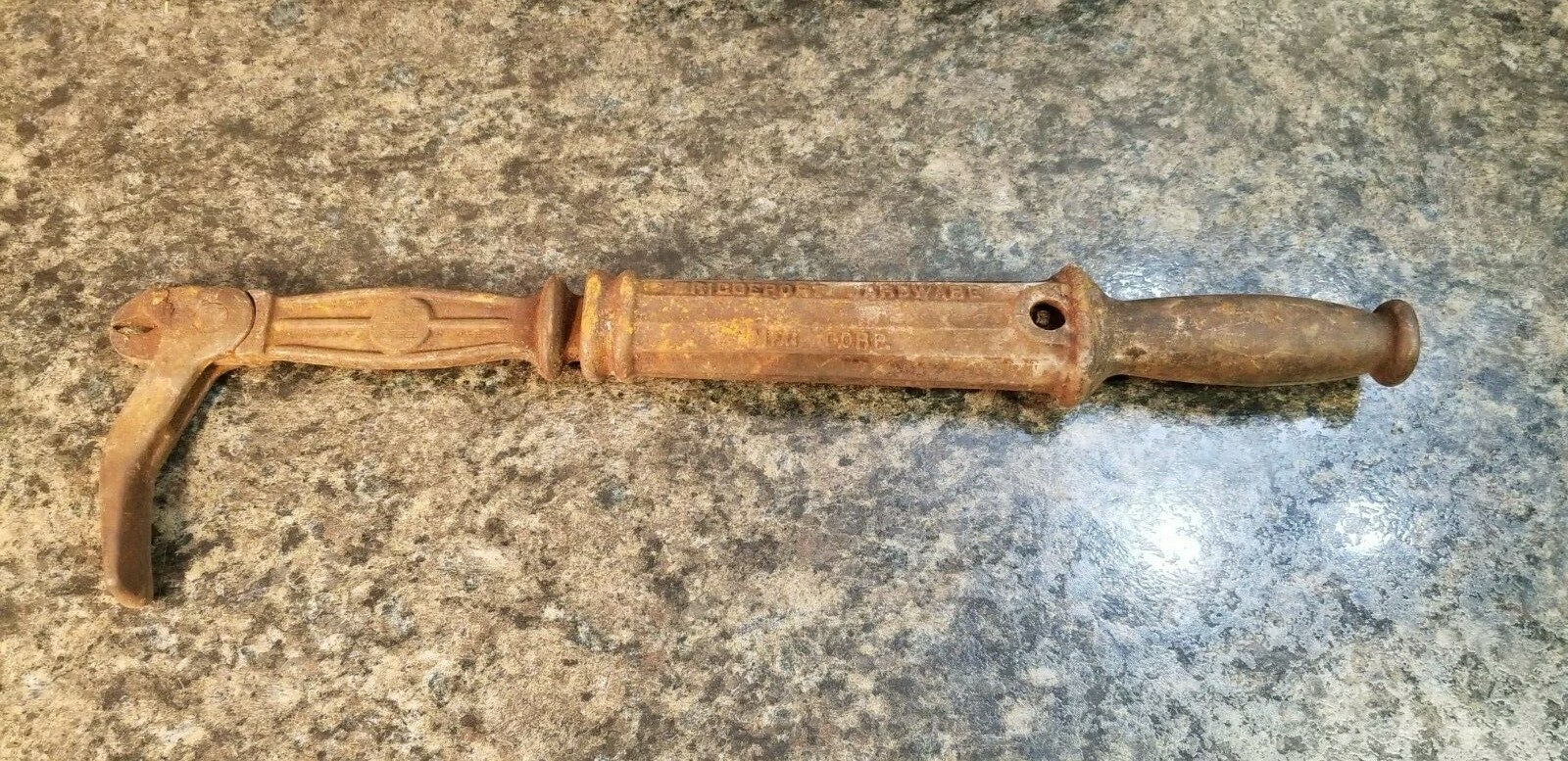 Vintage Bridgeport Hardware Mfg Co No. 56 Nail Puller Forged Steel (Lot 507) Vintage Bridgeport Hardware Mfg Co No. 56 Nail Puller Forged Steel (Lot 507)
