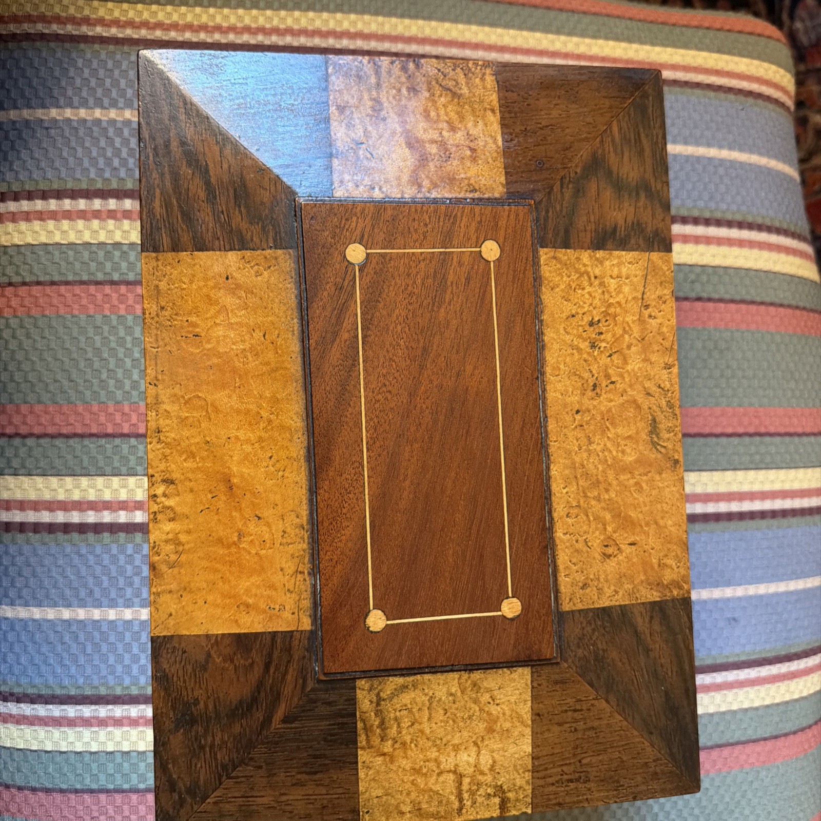 ANTIQUE AMERICAN 19C VENEER WALLPAPER LINED LADY JEWELRY BOX Hardwood Veneers. 
