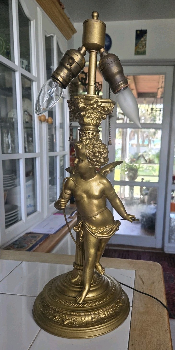 VINTAGE VICTORIAN GILDED BRASS CHERUB HOLLYWOOD REGENCY TABLE  2 BULBS