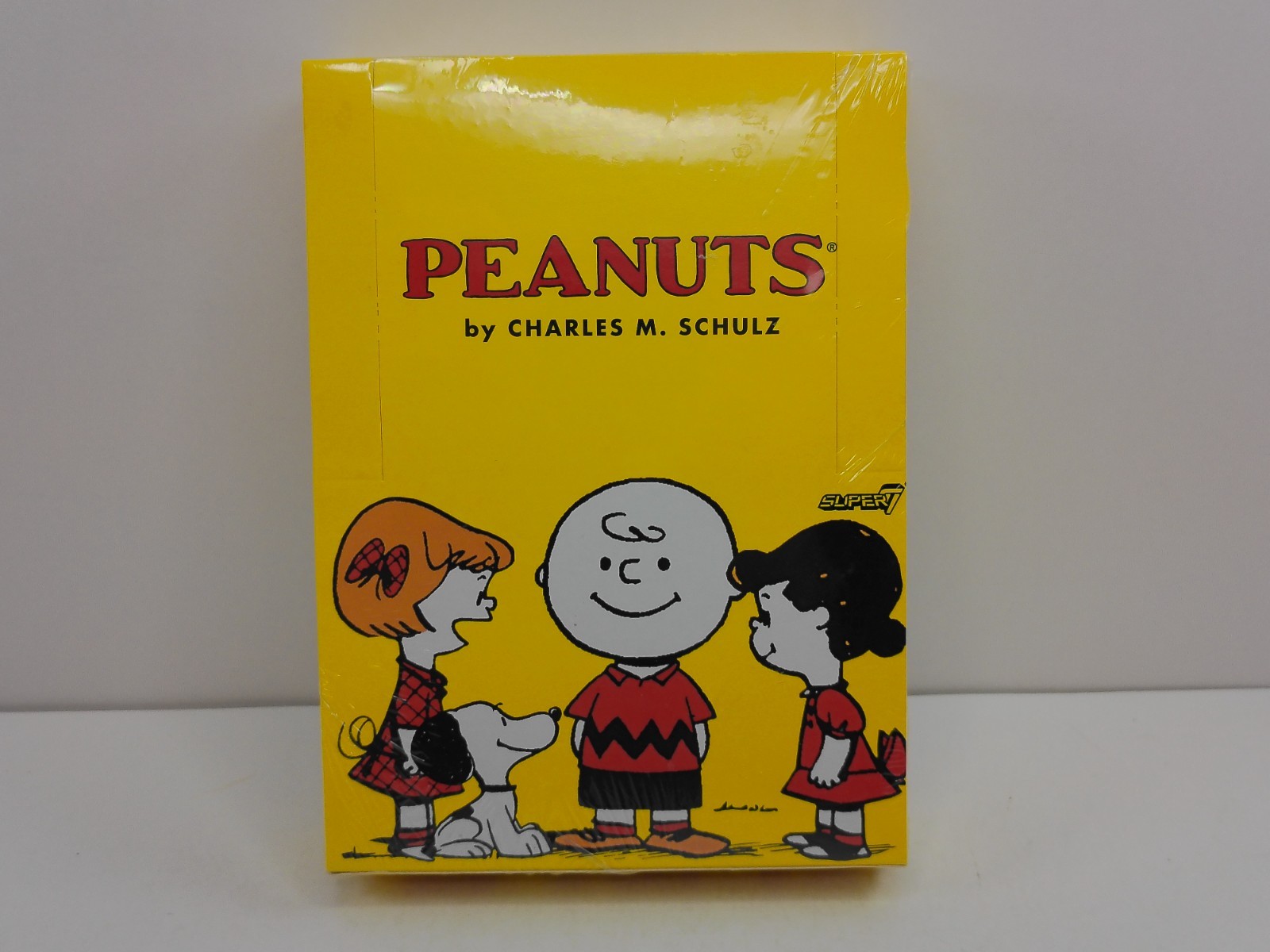 SUPER7 EXCLUSIVE SDCC CHARLIE BROWN PEANUTS TRADING CARD WAX BOX 24 PACKS YELLOW