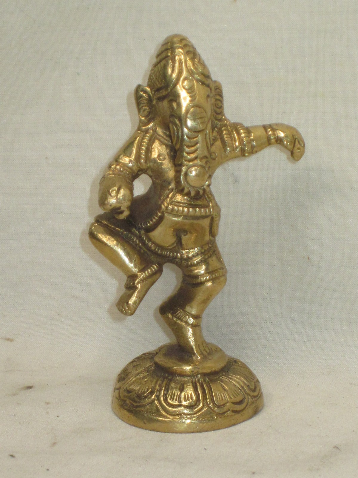 1 vintage solid brass dancing Ganesh Ganesha Hindu Diety statue 3.5\ 1 vintage solid brass dancing Ganesh Ganesha Hindu Diety statue 3.5\